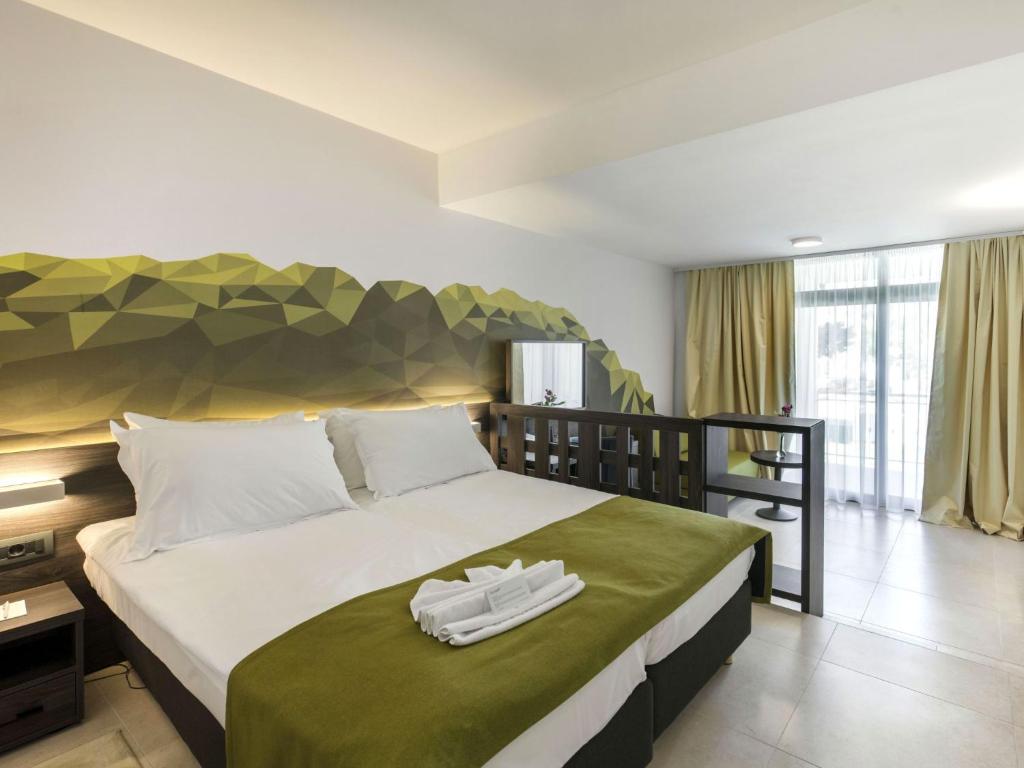 Prvomajska ponuda Tučepi – Bluesun Hotel Alga 4★ od 147 KM