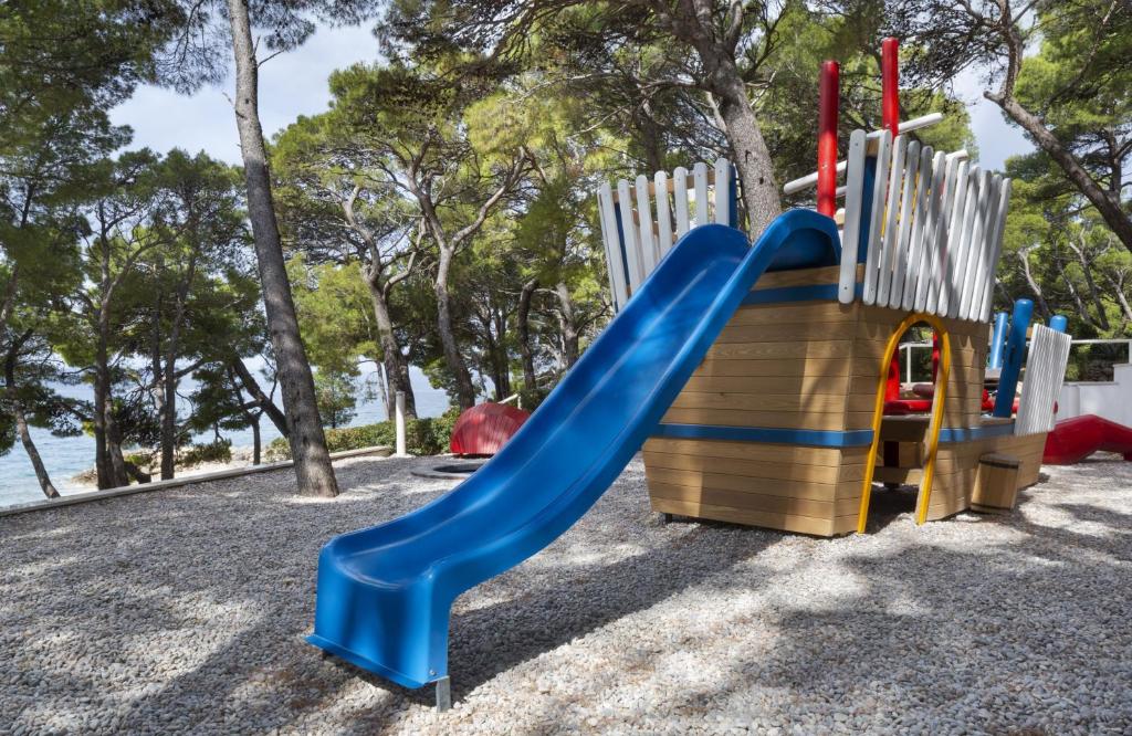 Prvomajska ponuda Brela – Bluesun Hotel Marina 4★ od 150 KM