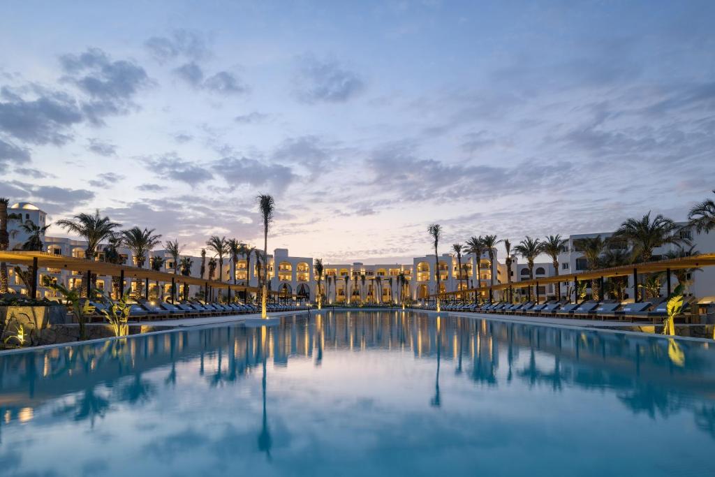 Serry Beach Resort 5* Hurghada – All Inclusive iz Sarajeva od 4.881 KM