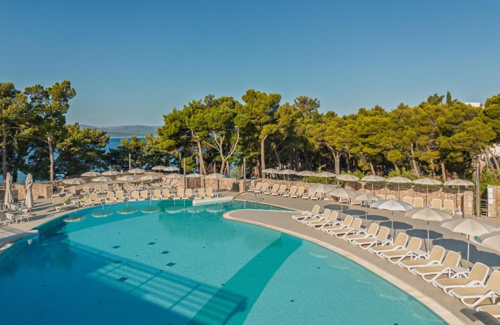 Prvi maj 2026 na Braču – Bluesun Hotel Elaphusa 4* već od 99 KM po osobi