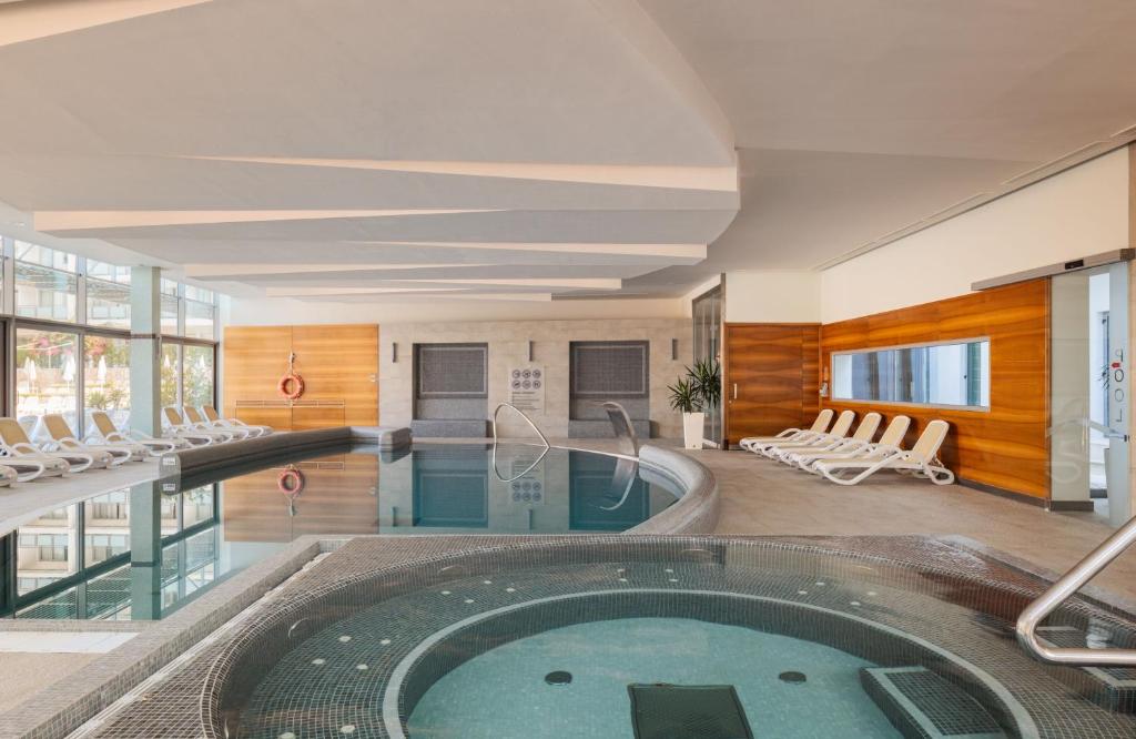 Prvi maj 2026 na Braču – Bluesun Hotel Elaphusa 4* već od 99 KM po osobi