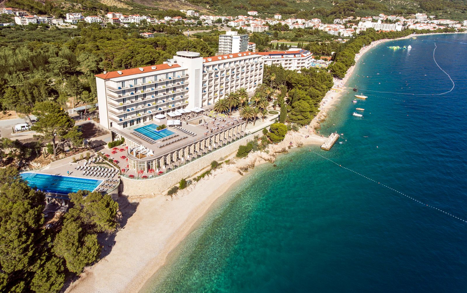 Prvi maj Tučepi 2026 – Bluesun Hotel Jadran polupansion | 3 noći od 799 KM za 2 osobe