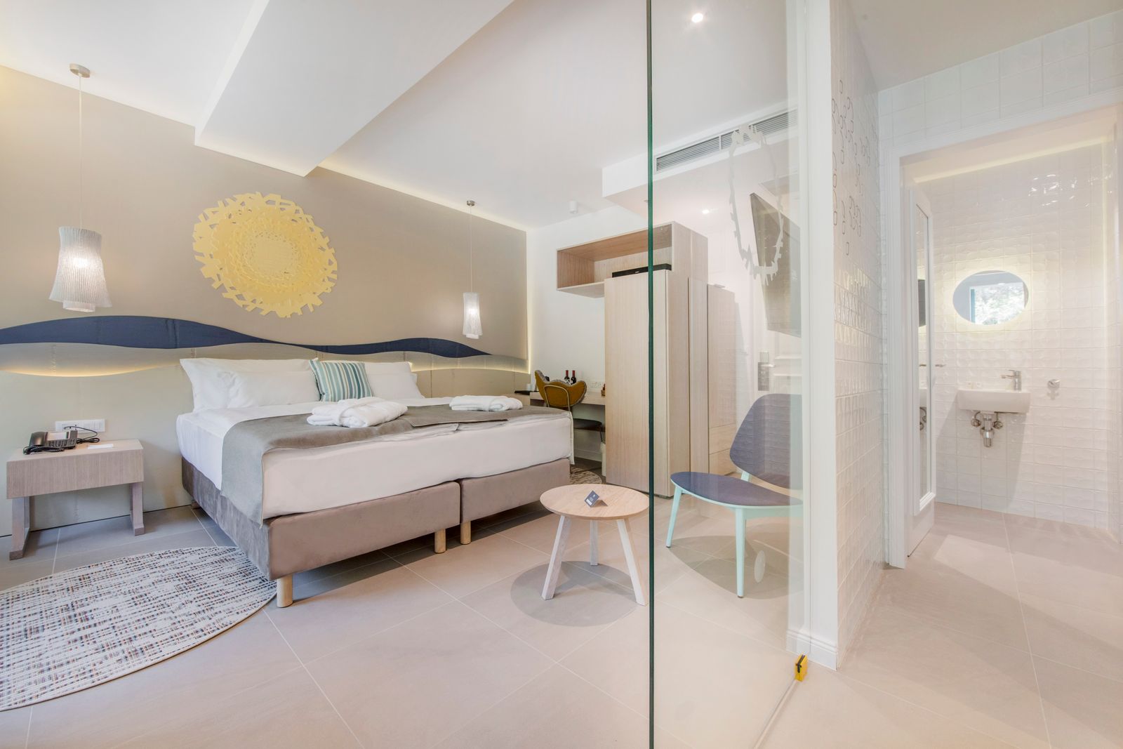 Prvi maj Tučepi 2026 – Bluesun Hotel Jadran polupansion | 3 noći od 799 KM za 2 osobe