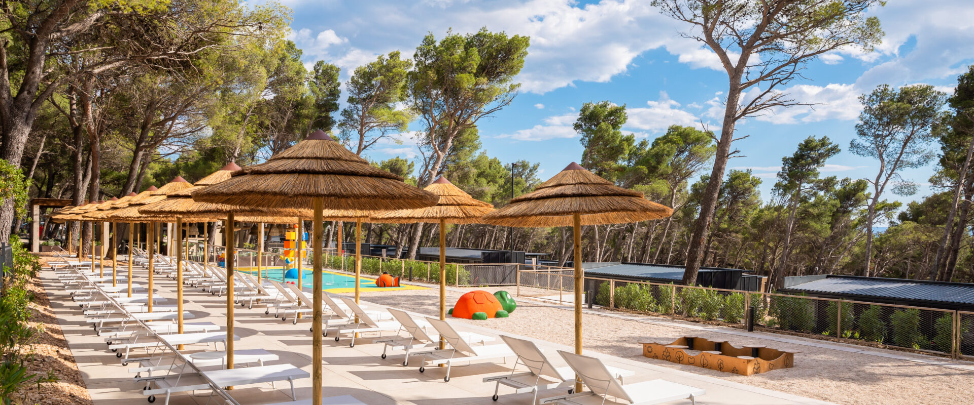 Pinadria Camping Resort 5★ – Ljeto 2027. u Baškoj Vodi od 179 KM