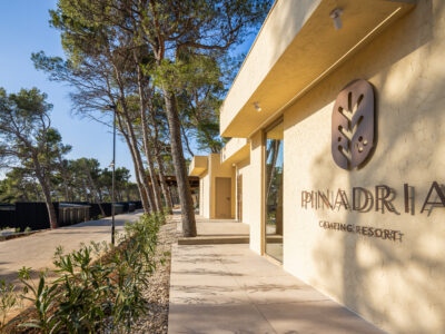 Pinadria Camping Resort 5★ – Ljeto 2027. u Baškoj Vodi od 179 KM